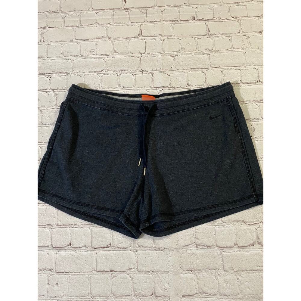 Nike shorts size medium